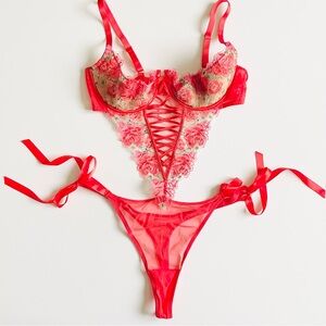 NWT Victoria’s Secret XL Wicked lace floral embroidered teddy